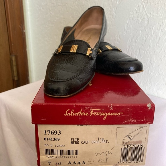 Salvatore Ferragamo 7.5 AAAA Black  Croc Embossed Leather Flats Gold Hardware - Picture 2 of 11
